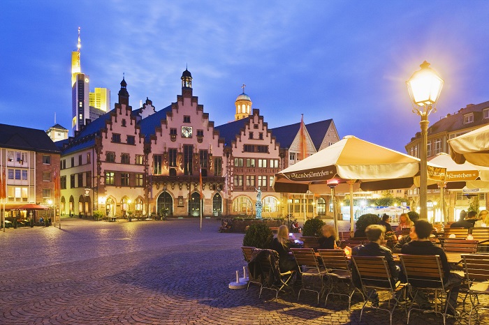 Romerberg Square - quảng trường trung tâm của Frankfurt